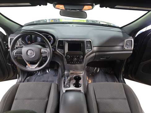 Used 2019 Jeep Grand Cherokee Laredo AWD/4WD image 6