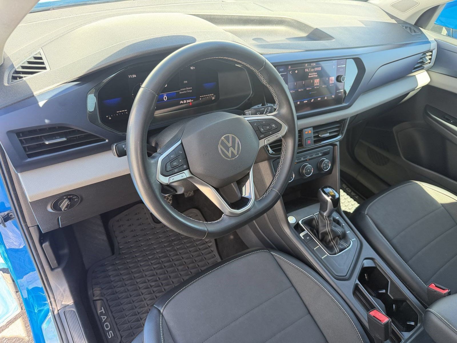 Used 2022 Volkswagen Taos SE FWD image 3