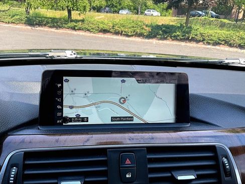 Used 2017 BMW 330i xDrive Sedan AWD/4WD image 25