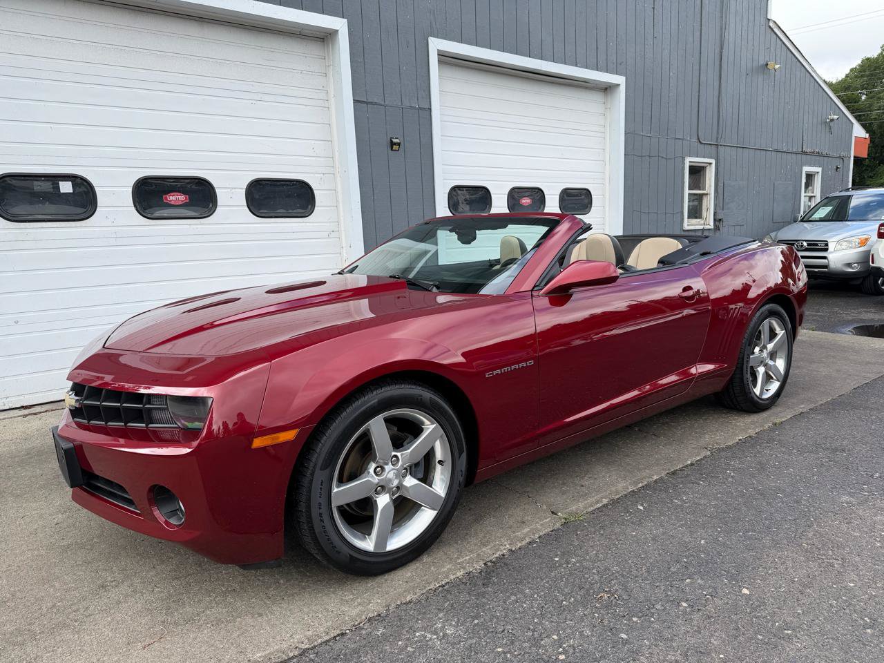 Used 2011 Chevrolet Camaro LT RWD image 1