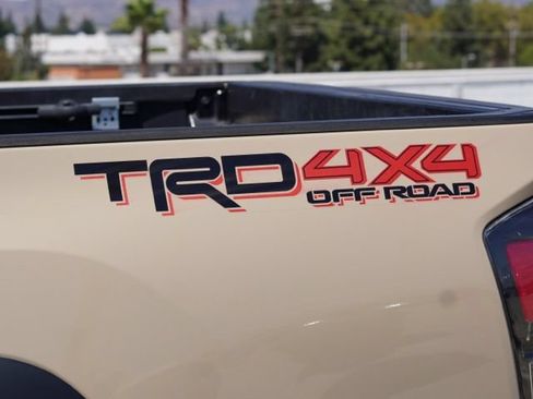 Used 2019 Toyota Tacoma TRD Off-Road w/ Technology Package AWD/4WD image 12