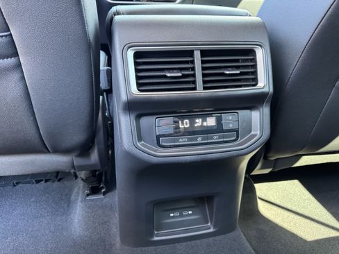 Used 2026 Volkswagen Atlas SE FWD image 31