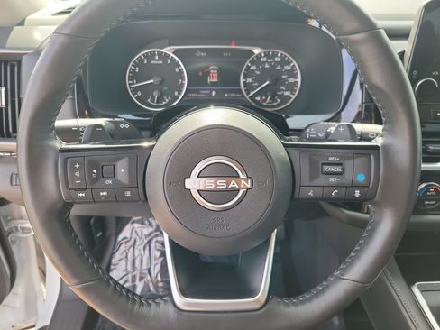 Used 2025 Nissan Pathfinder SL FWD image 19