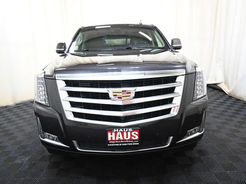 Used 2017 Cadillac Escalade Premium Luxury AWD/4WD image 2