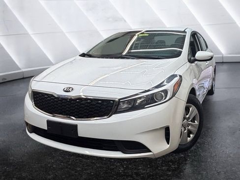 Used 2017 Kia Forte LX image 1