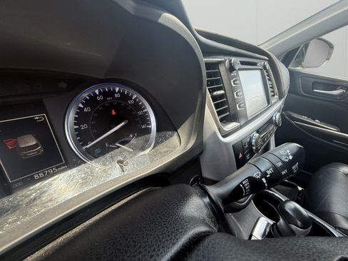 Used 2019 Toyota Highlander XLE AWD/4WD image 29