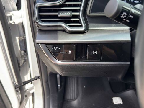 Certified 2025 Kia Sportage EX FWD image 22