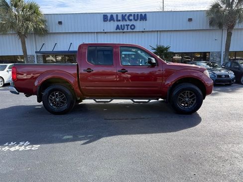 Used 2019 Nissan Frontier SV image 2