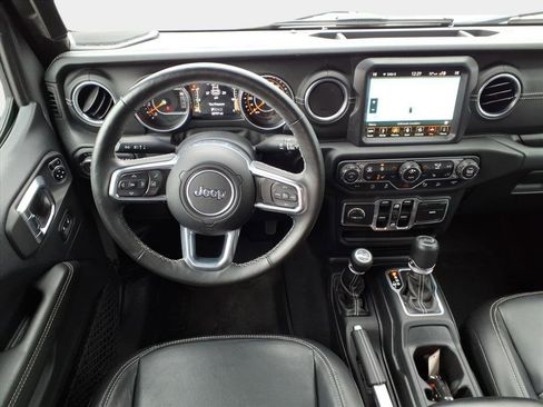 Used 2018 Jeep Wrangler Unlimited Sahara image 17