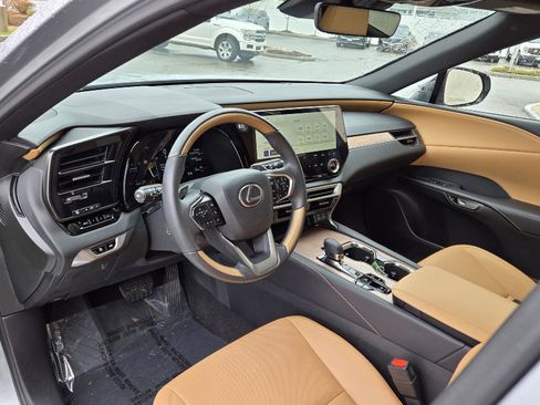 Used 2025 Lexus RX 350 Premium w/ Accessory Package image 4