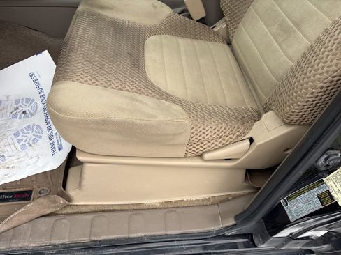 Used 2013 Nissan Frontier SV image 16