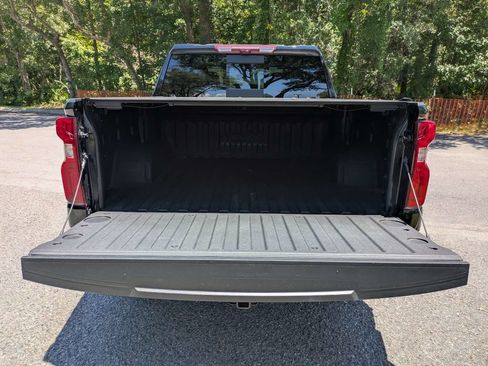 Used 2023 Chevrolet Silverado 1500 High Country w/ Technology Package AWD/4WD image 12