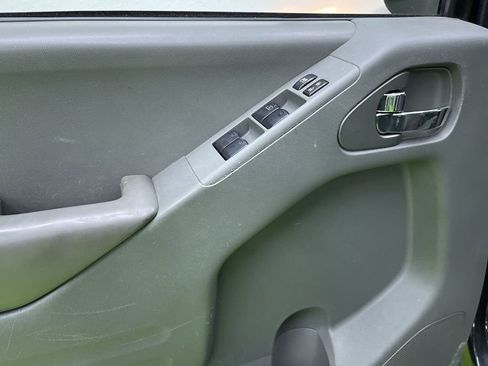 Used 2017 Nissan Frontier SV image 16