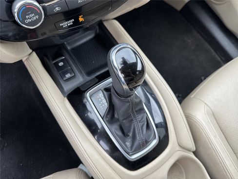 Used 2018 Nissan Rogue SL w/ Premium Package FWD image 31