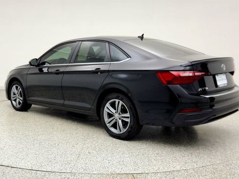 Used 2023 Volkswagen Jetta SE w/ Panoramic Sunroof Package image 7