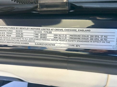 Used 2019 Bentley Bentayga image 13