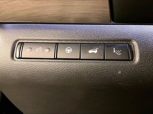 Used 2025 Nissan Pathfinder Platinum AWD/4WD image 40
