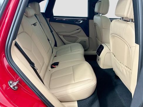 Certified 2026 Porsche Macan AWD/4WD image 23