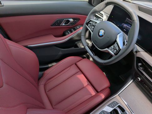 Certified 2025 BMW 330i Sedan RWD image 33