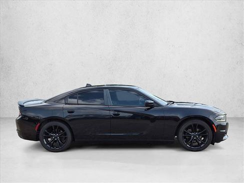 Used 2016 Dodge Charger SXT w/ Blacktop Package RWD image 4