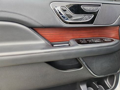 Used 2023 Lincoln Navigator Reserve image 22