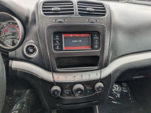 Used 2018 Dodge Journey SE image 23