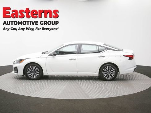 Used 2025 Nissan Altima 2.5 SV FWD image 61