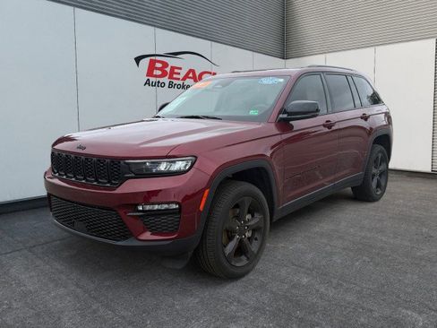 Used 2023 Jeep Grand Cherokee Limited w/ Black Appearance Package image 3