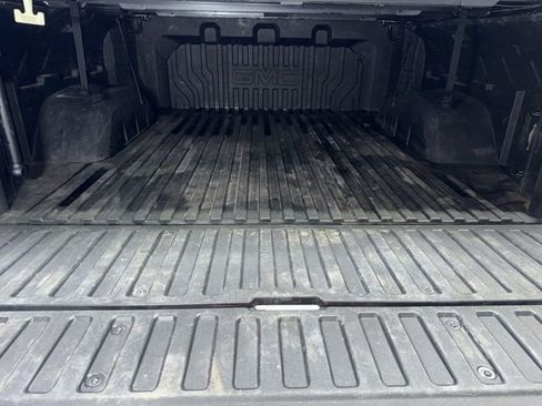 Used 2022 GMC Sierra 1500 AT4 w/ AT4 Premium Package AWD/4WD image 32