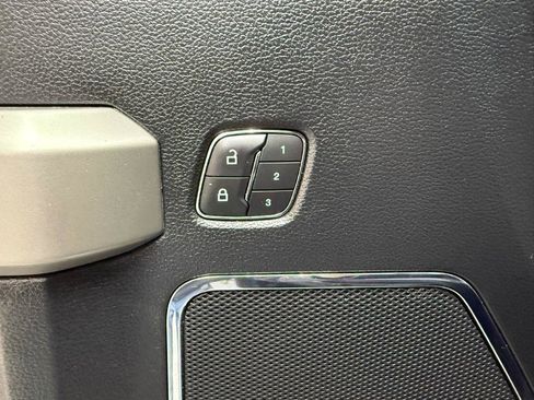 Used 2020 Ford F150 Lariat image 12