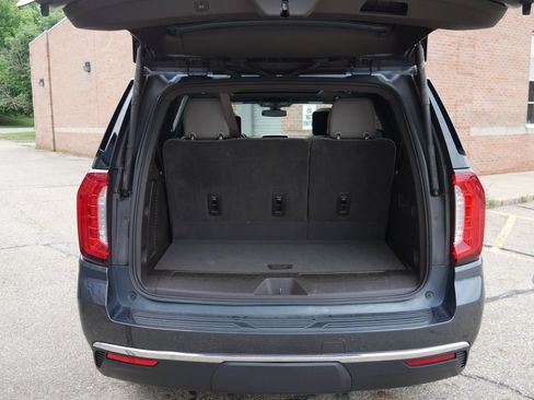 Used 2021 GMC Yukon SLT w/ SLT Premium Package AWD/4WD image 8