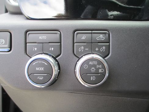 New 2026 GMC Sierra 1500 SLT w/ SLT Convenience Package AWD/4WD image 19