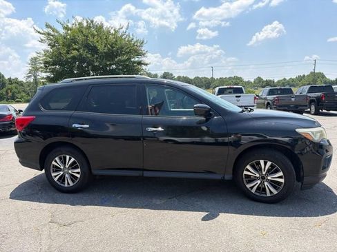 Used 2019 Nissan Pathfinder S AWD/4WD image 9