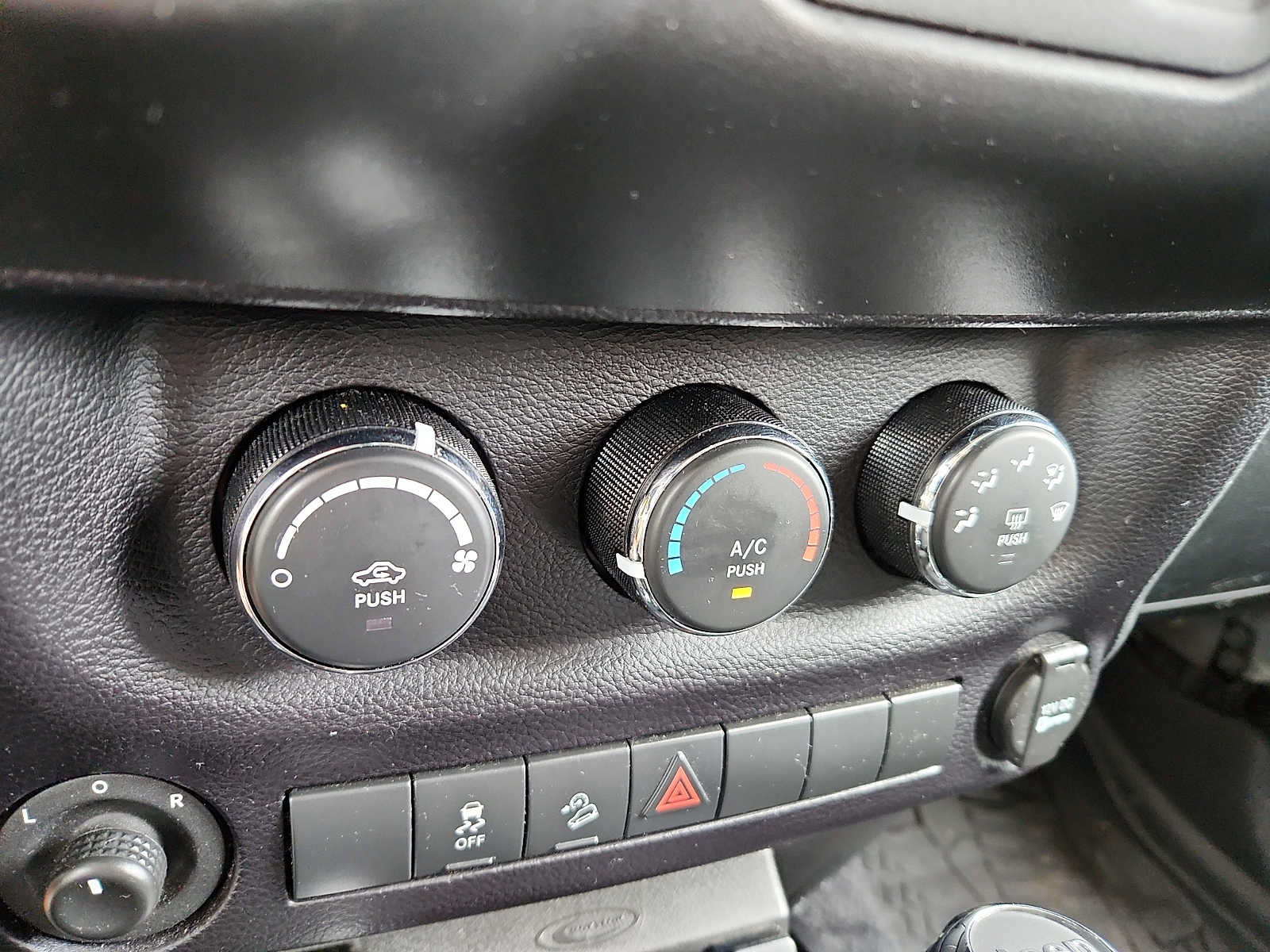 Used 2016 Jeep Wrangler Sport w/ Quick Order Package 24S AWD/4WD image 15