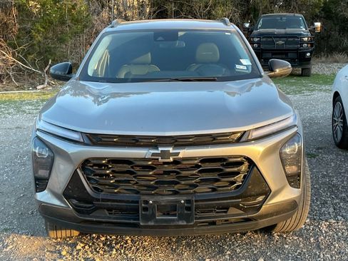 Used 2025 Chevrolet Trax ACTIV w/ Driver Confidence Package image 2