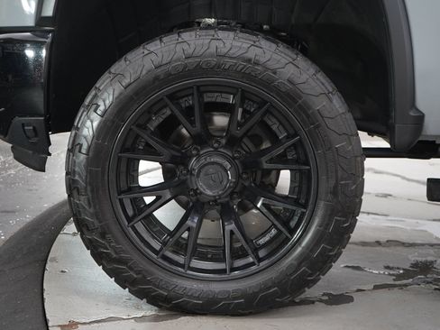 Used 2025 Chevrolet Silverado 2500 ZR2 w/ Technology Package AWD/4WD image 31