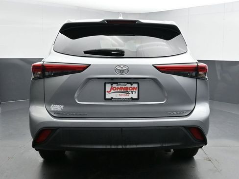 Used 2022 Toyota Highlander XLE image 8