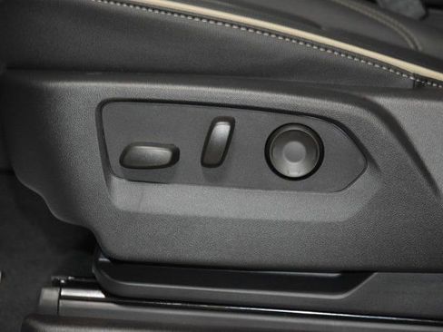 New 2025 Chevrolet Suburban Premier image 39