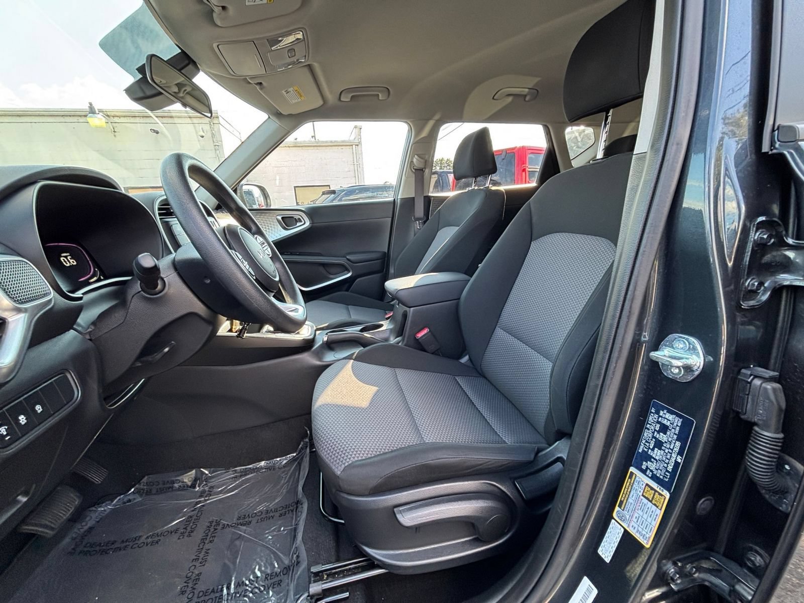 Used 2025 Kia Soul LX w/ LX Technology Package FWD image 24