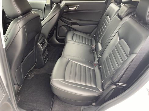 Used 2023 Ford Edge SEL image 11