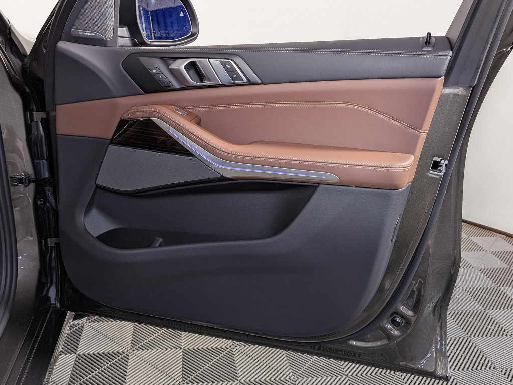Certified 2025 BMW X7 xDrive40i AWD/4WD image 33