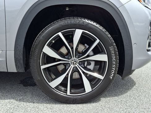 Used 2024 Volkswagen Atlas SEL Premium R-Line AWD/4WD image 9