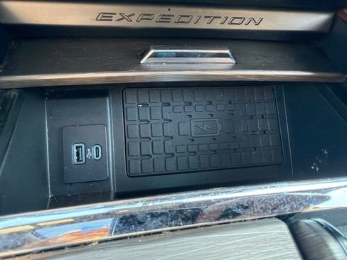 Used 2024 Ford Expedition Limited AWD/4WD image 18
