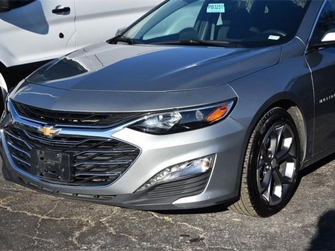 Used 2024 Chevrolet Malibu LT image 2