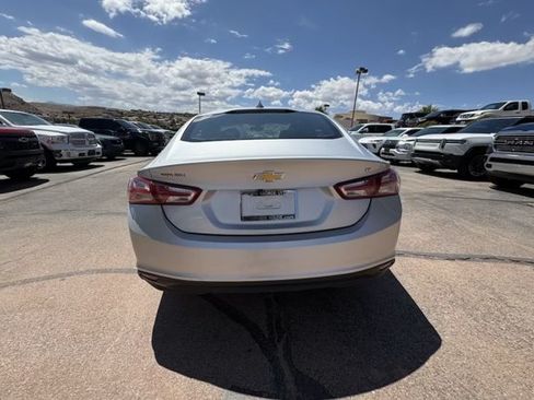 Used 2022 Chevrolet Malibu LT FWD image 4