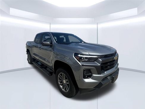 Used 2024 Chevrolet Colorado LT w/ LT Convenience Package III RWD image 4