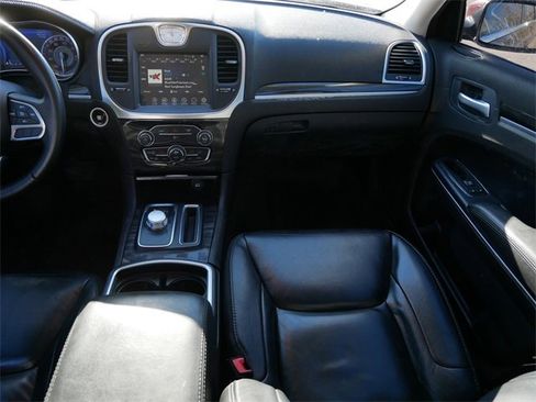 Used 2017 Chrysler 300 Limited image 12