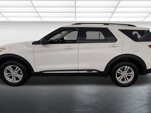 Used 2020 Ford Explorer XLT w/ Comfort Package AWD/4WD image 4