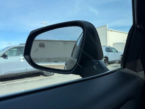 Used 2023 Toyota Highlander XLE image 23