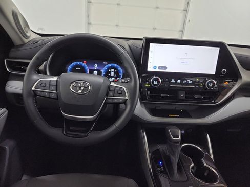Used 2023 Toyota Highlander Limited AWD/4WD image 11
